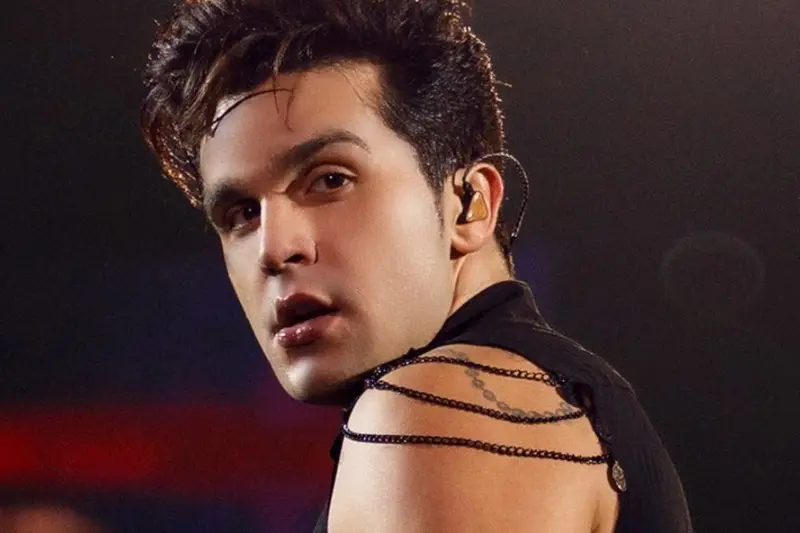 Luan Santana em close no palco