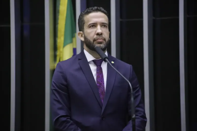 Lula chama André Janones para conversa em Brasília sobre comunicação do governo